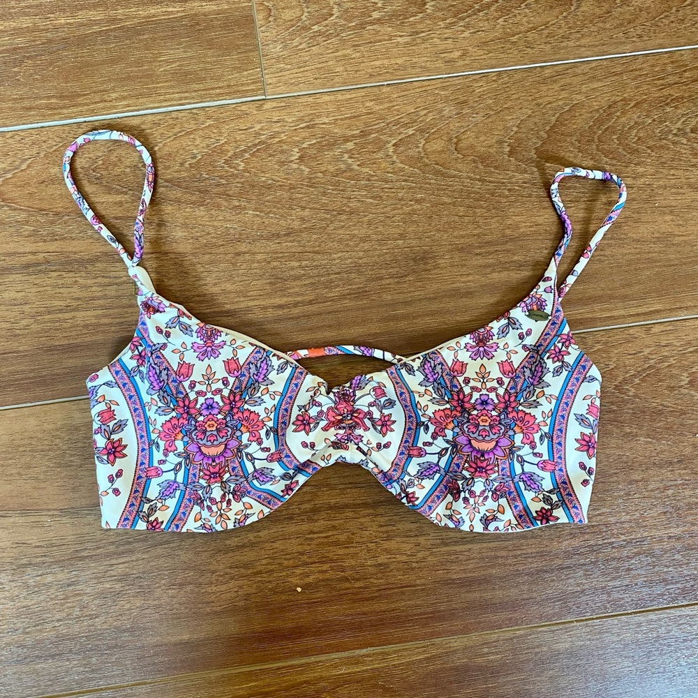 O’Neill Floral/ Paisley Bikini Top Size M